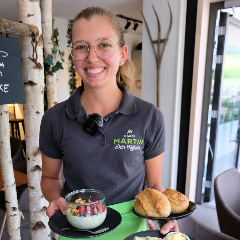 Frühstückstisch im Hofcafé